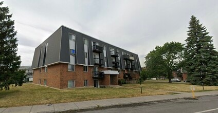 Building Photo - 1605 Boul Édouard