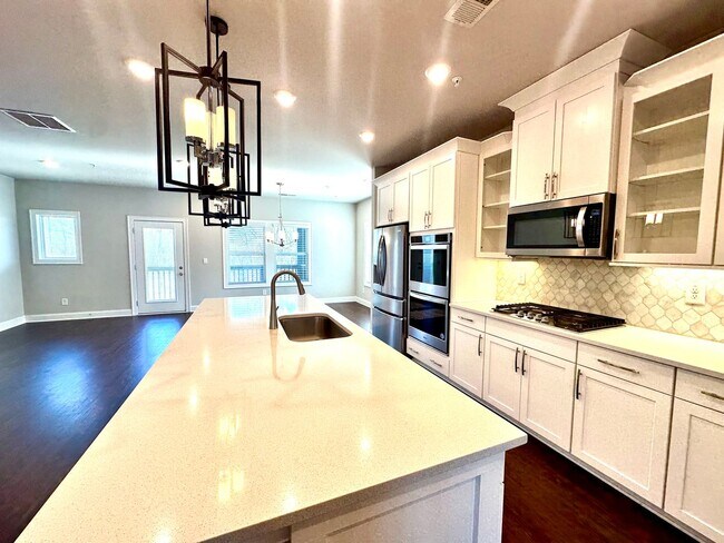 Foto del edificio - 4 bedroom, 3.5 bath townhouse in a swim community located in Woodstock, GA. Within walking distan...