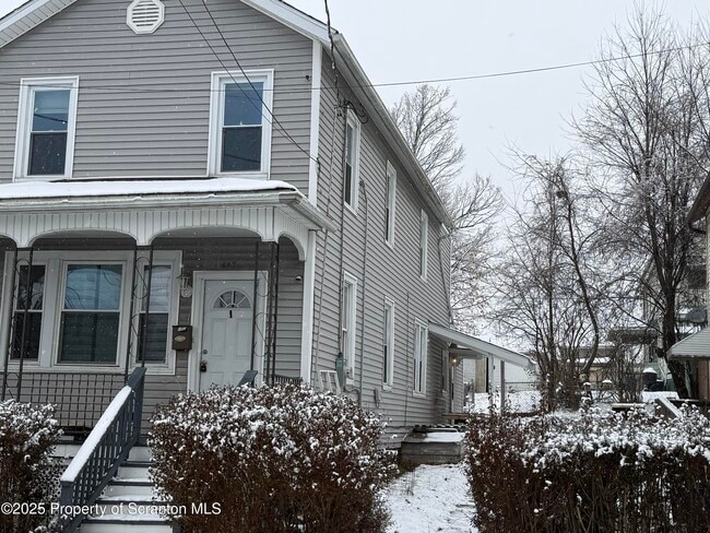 Building Photo - 417 Willow St