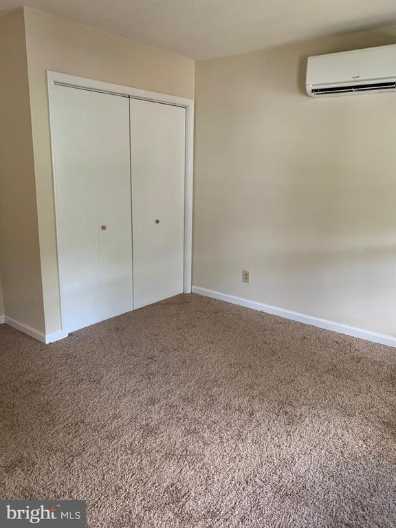 Building Photo - 1605 Charles St