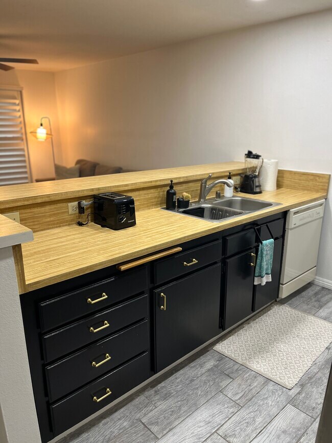 Foto del edificio - 363 Newport Ave