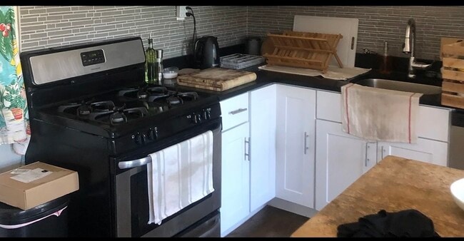 Building Photo - 2129 N Dayton St