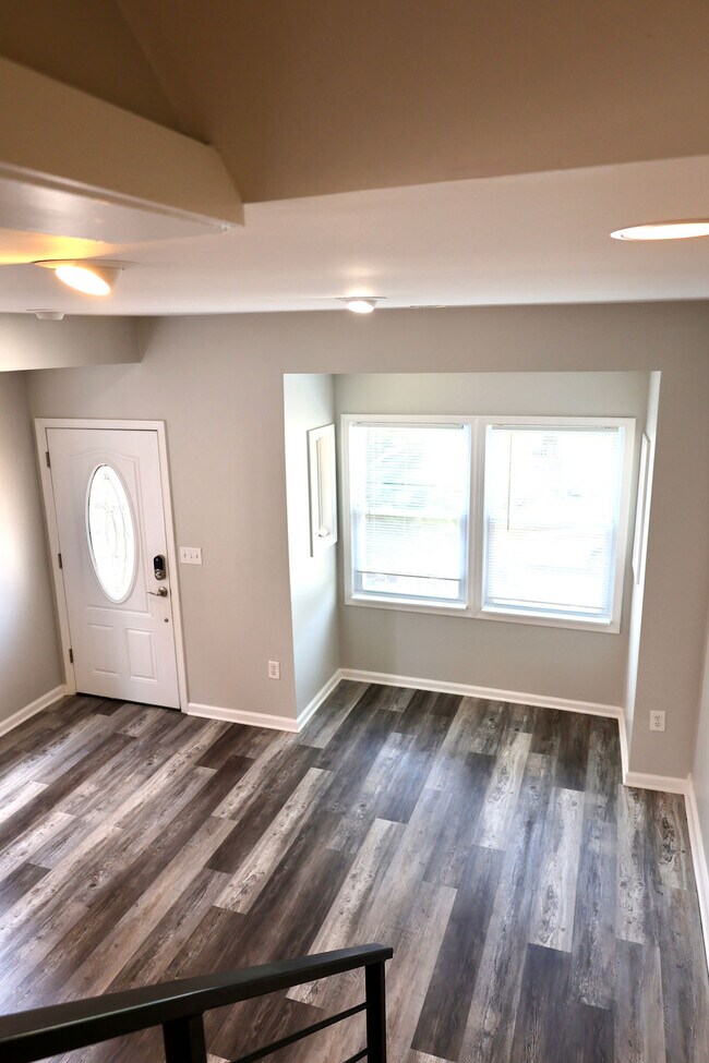 Foto del edificio - 715 Somerset Pl NW