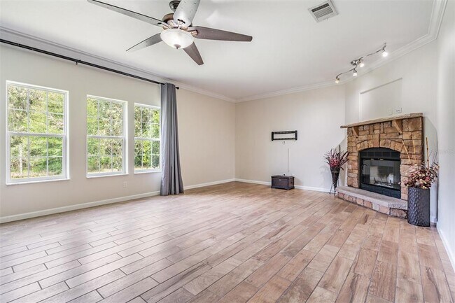 Foto del edificio - 33212 McCabe Rd