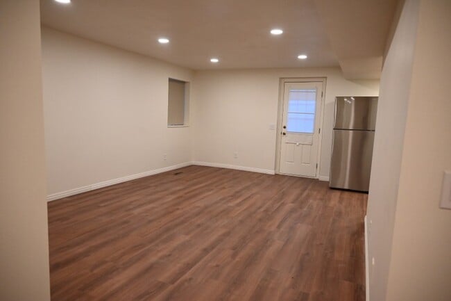 Building Photo - 1186 Beverly Way