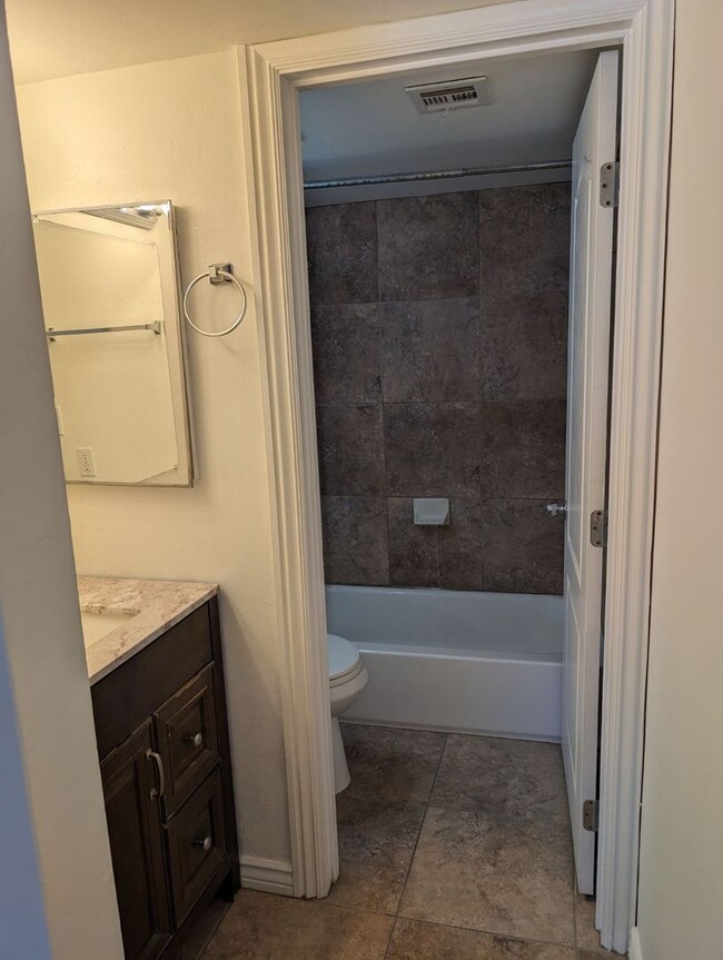 Foto del edificio - Newly Remodeled One Bedroom/ One Bath Condo
