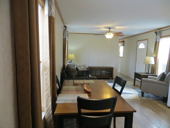 Building Photo - 156 Arnold Dr