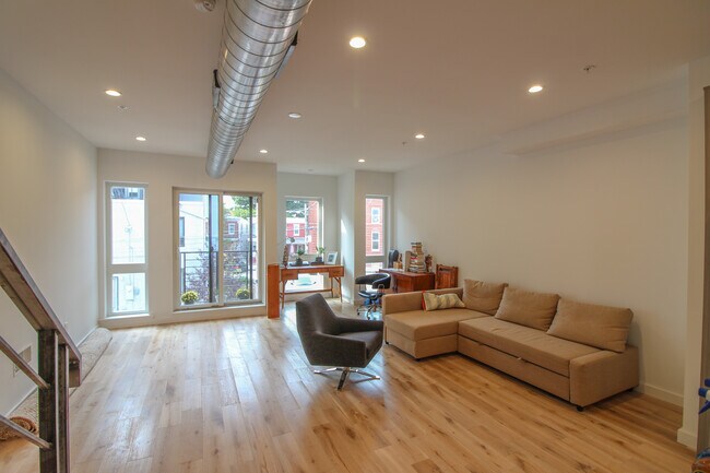 Building Photo - 2232 Frankford Ave