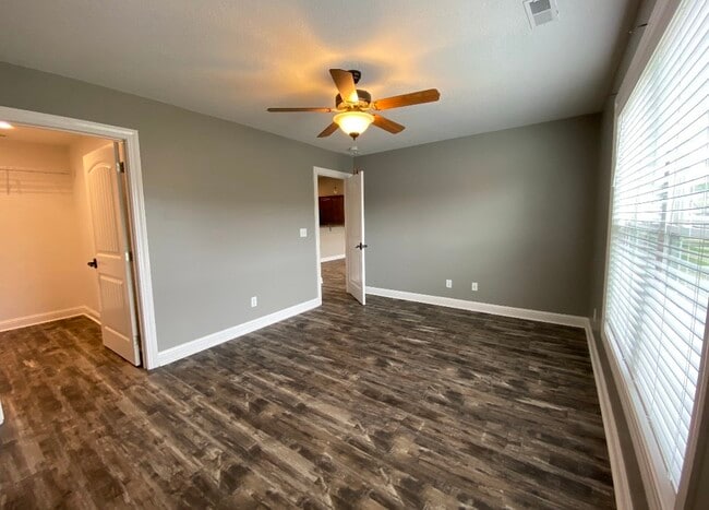 Building Photo - 30 Easy St