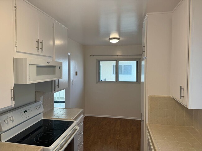 Building Photo - Large and newly renovated 2+2 Condo in PDR...