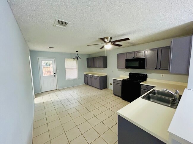 Foto del edificio - 4404 Courtside Dr
