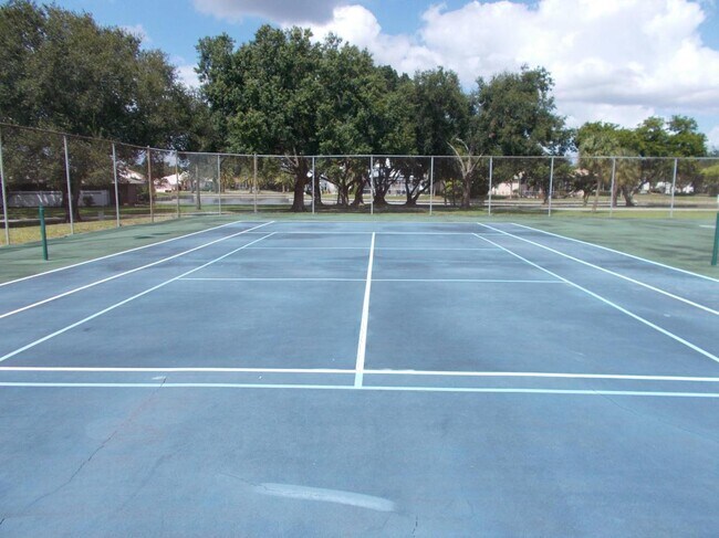 Tennis court - 4261 Island Cir