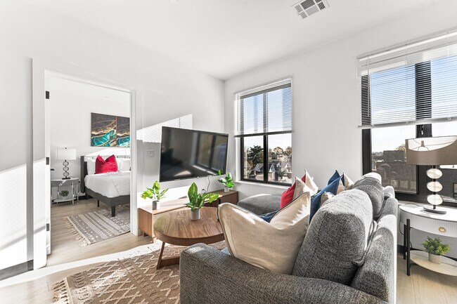 Building Photo - 600 Broadway-ID1240317P