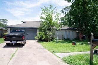 Building Photo - 12314 River Trail Dr