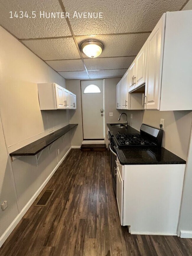 Building Photo - 1 Bed 1 Bath Close to Campus, Available Fa...