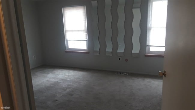 Building Photo - 3 br, 1.5 bath Condo - 2648 Seaton Circuit S