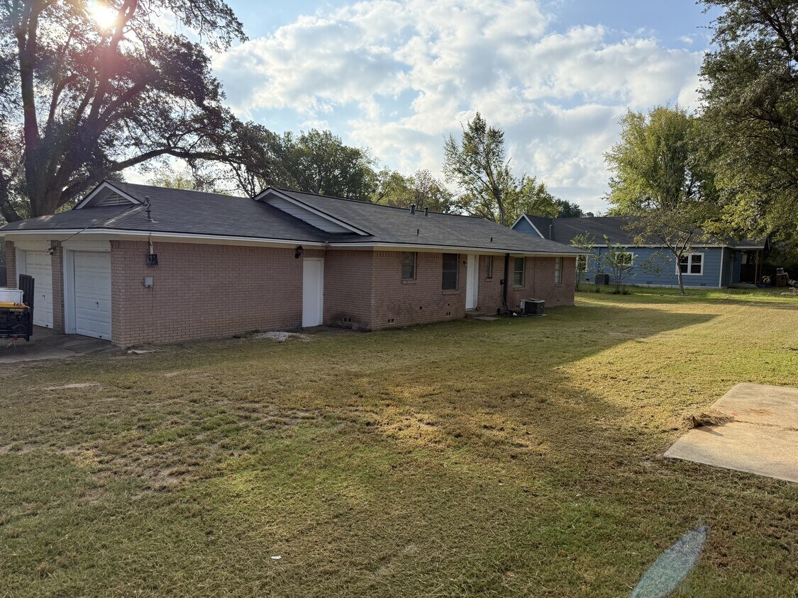 Foto del edificio - 915 N Spring St