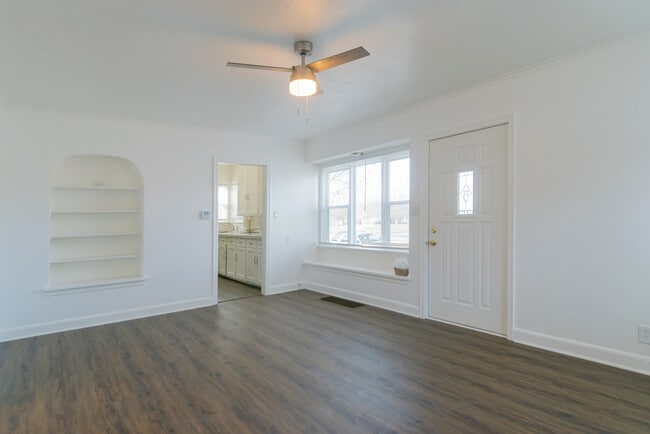 Building Photo - 2704 Lawndale Ave