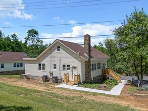 Building Photo - 75 Dreamland Park Dr
