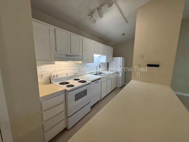 Foto del edificio - 3117 Darden Rd