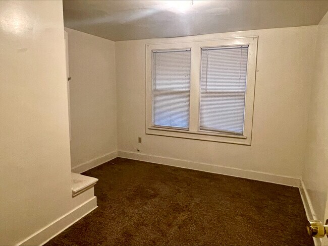 Building Photo - 644 Carpenter St