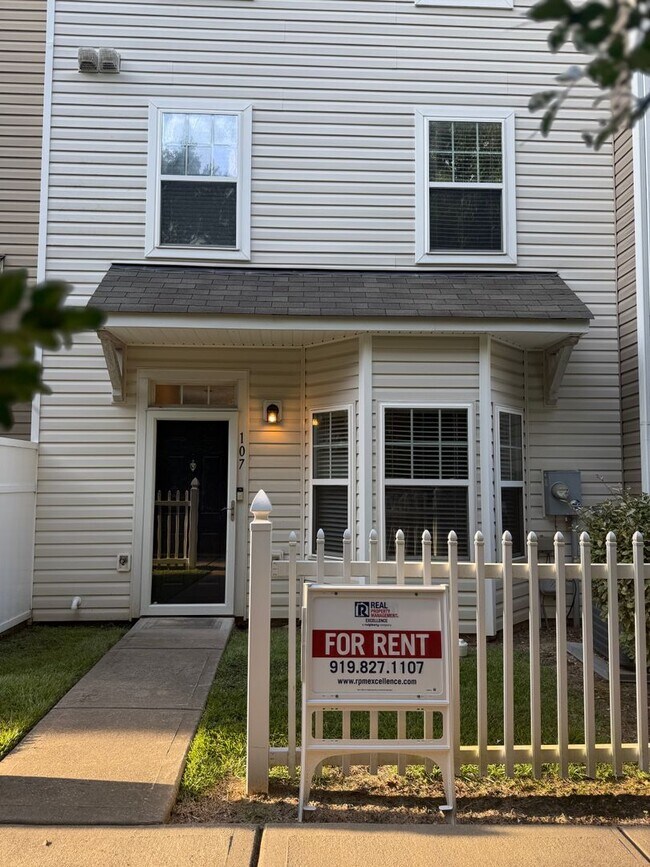 Foto del edificio - Conveniently Located Home Near HWY 440, 54...