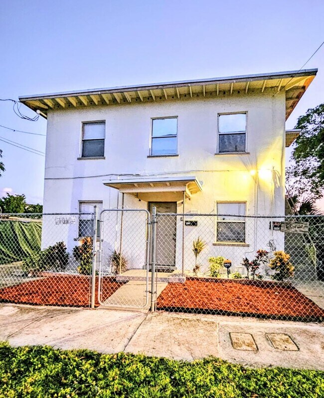 Photo - 1013 State St Apartment