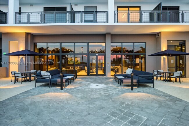 Foto del edificio - 3170 SW 22nd St