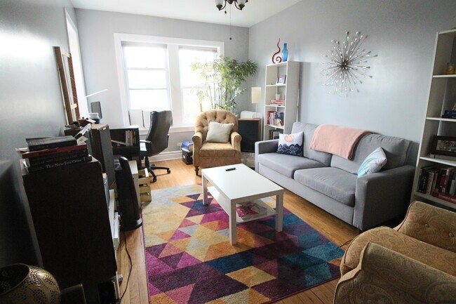 Foto del edificio - 8725 W Higgins Rd