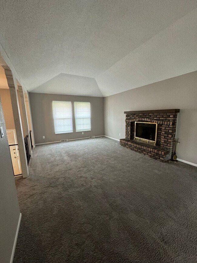 Foto del edificio - Huge 3 bedroom/2 bathroom home in Independ...