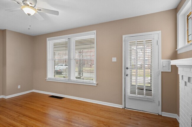 Building Photo - 4950 Tholozan Ave
