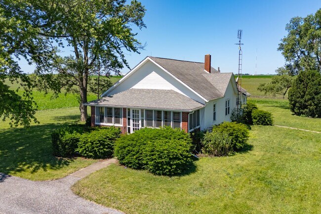 Building Photo - Charming 2 Bedroom, 1 Bathroom Rural Home for Rent