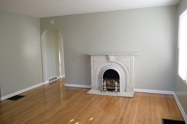 Building Photo - 1101 N Downey Ave