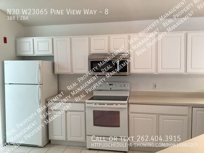 Building Photo - Extra Large Three bedroom, two full bath 2...