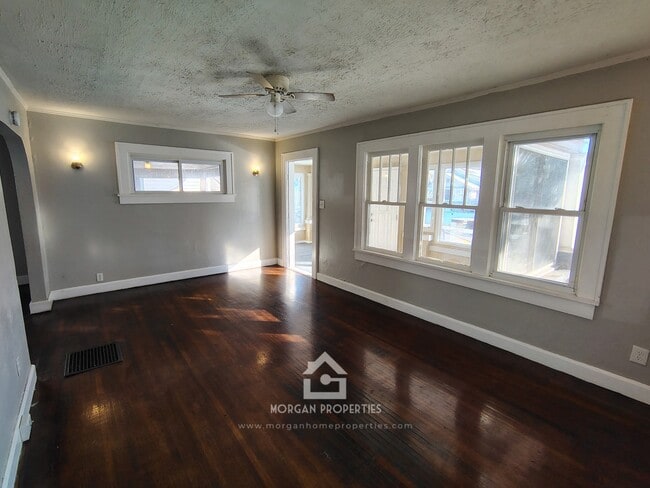 Building Photo - 620 E 31st St