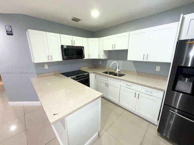 Foto del edificio - 170 NW 204th St