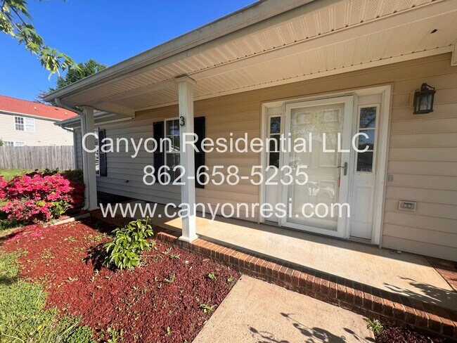 Building Photo - Hurry this Home won't last long! Adorable ...