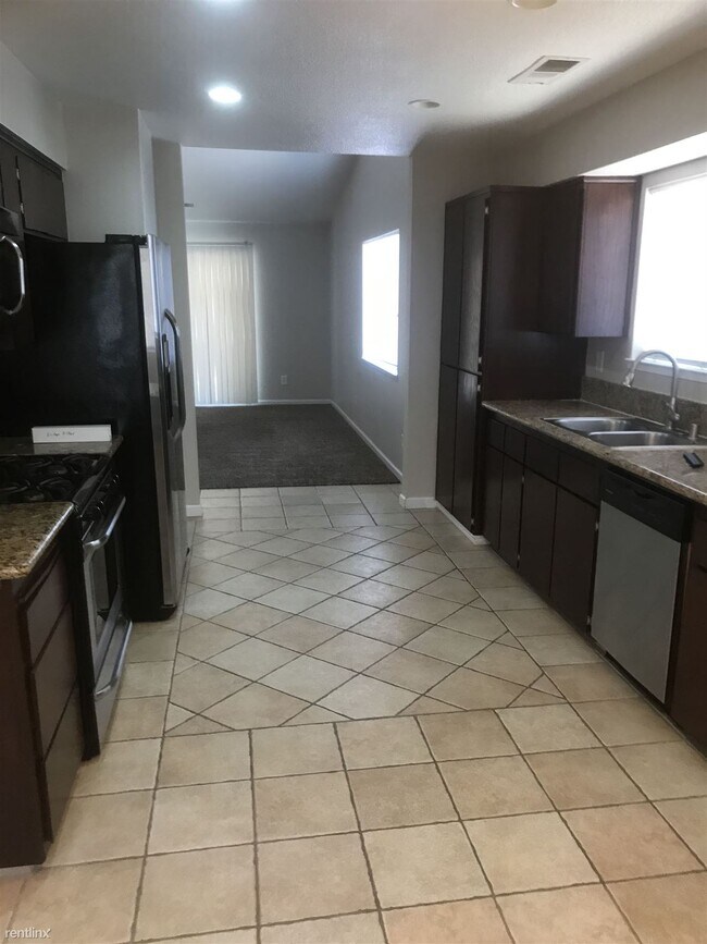 Building Photo - 3 br, 2 bath House - 1460 Erin Way