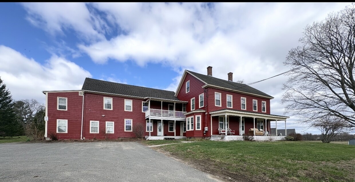 Photo - 114 N Maple St (Hadley, MA)