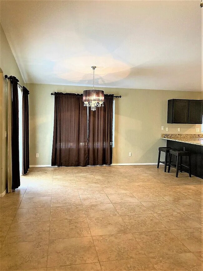 Building Photo - Beautiful 3-bedroom 2-bathroom