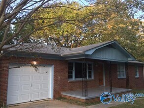 Building Photo - 2514 Rochelle Dr