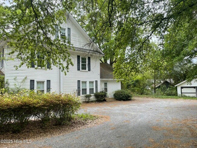 Foto del edificio - 95 Community Rd