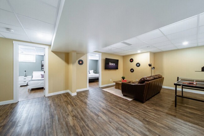 Photo du bâtiment - 5415-111A 111a St NW