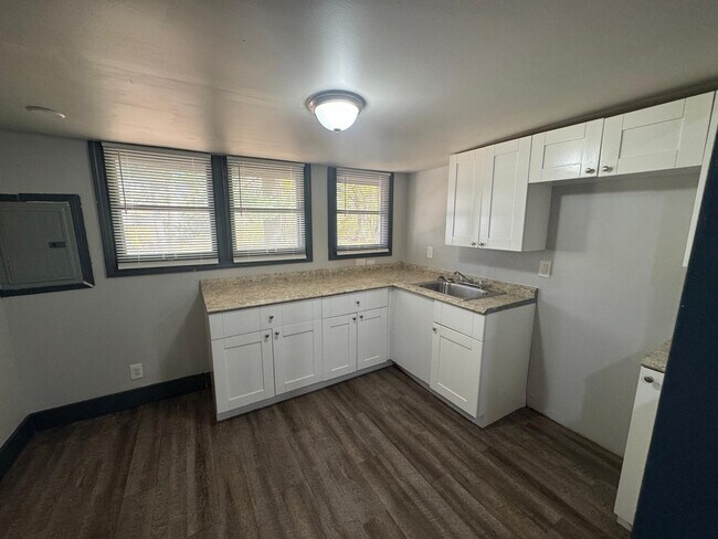 Foto del edificio - 19234-19235 Five Pts St