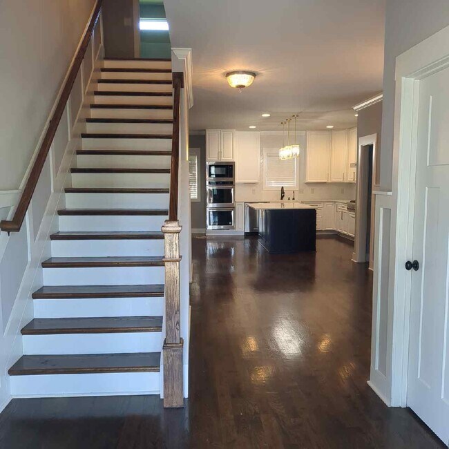 Building Photo - 432 High Point Terrace