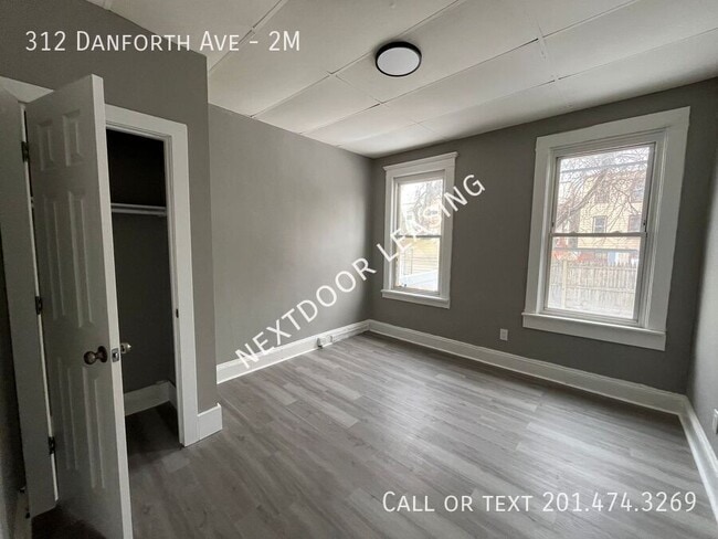 Foto del edificio - 312 Danforth Ave