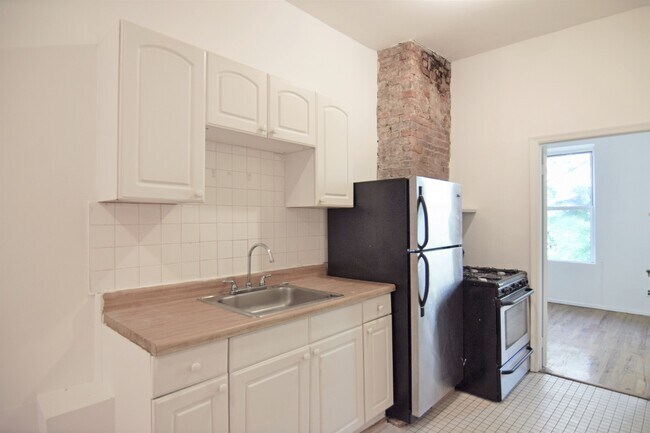 Building Photo - 903 Metropolitan Ave