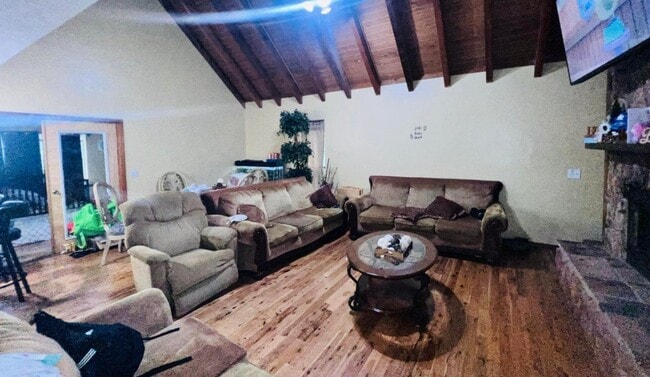 Foto del edificio - 302 Bernard Rd