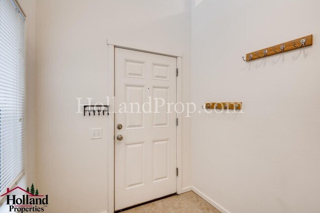 Foto del edificio - Beautiful Townhome with a Bonus Room in Hi...