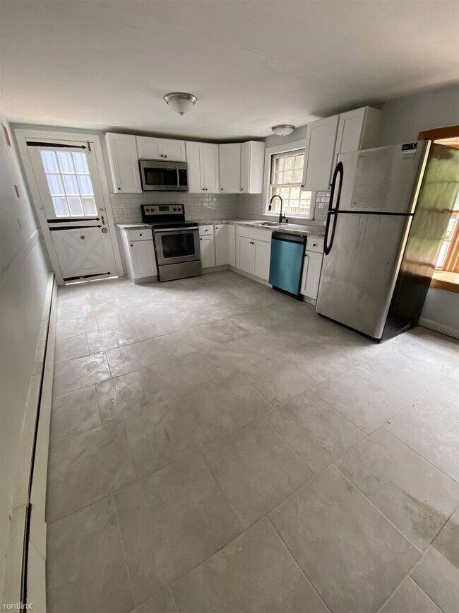 Building Photo - 6 br, 2 bath House - 144 W Woods Rd
